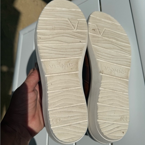 Vionic Tan Leather Slip-On Loafers size 7.5 - Picture 9 of 13